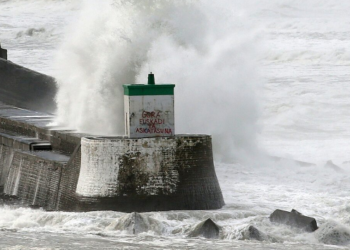 Stuhia Ciaran godet Europën, raportohet për dy të vdekur